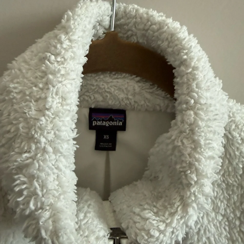 Patagonia White Sherpa Fleece Vest - Zip Front - Womens XS - Picture 3 of 3